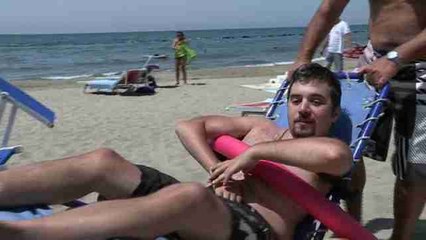 Un baño sin barreras arquitectónicas en "la playa del papa"