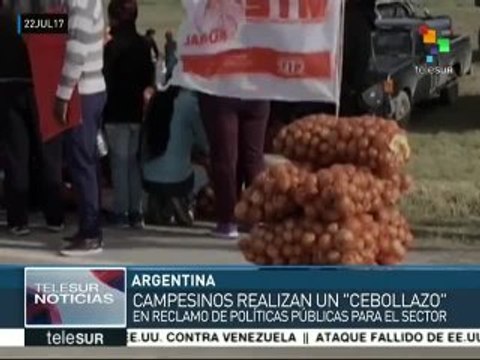 Campesinos argentinos protestan contra Macri con “cebollazo”