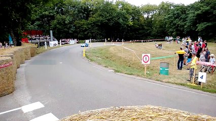 Doubs: Montée de Abbans, une mini Ford GT 40 fait sensation