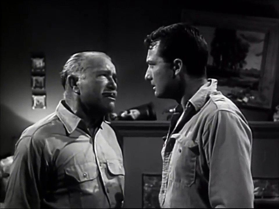 Girl with an itch....Classic 1950's movie trailer