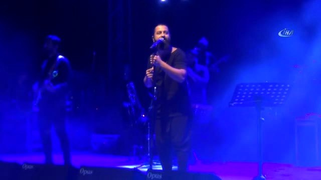 Ünlü Sanatçı Koray Avcı: Kendimi Protesto Ettim ve Sokaklarda Çaldım