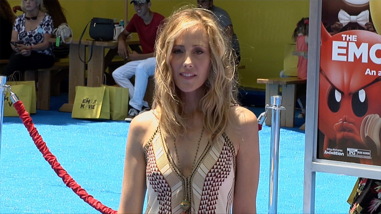 Kim Raver "The Emoji Movie" World Premiere