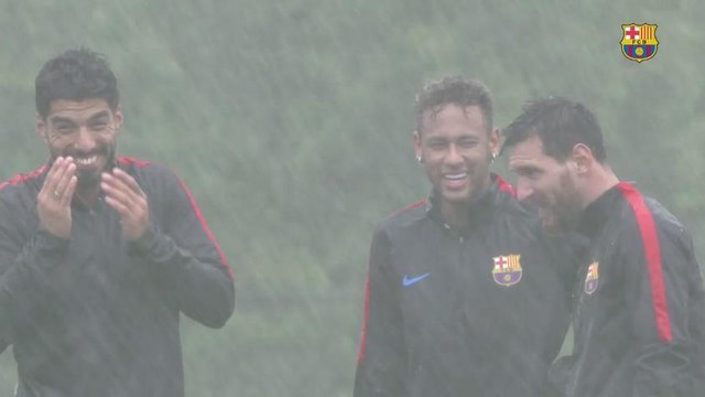 Barça divulga imagens de treino e Neymar aparece sorrindo com Messi e Suárez