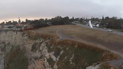 Un drone et un planeur se percutent en plein vol.