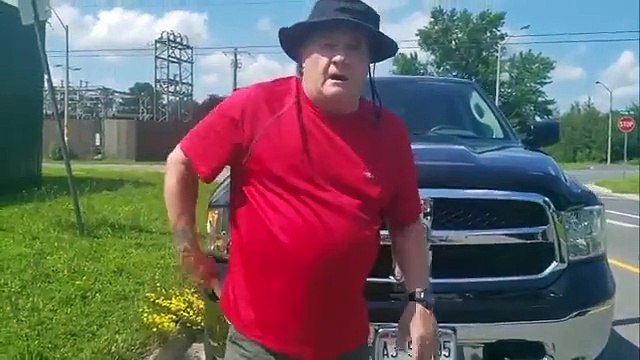 Un conducteur fou attaque un cycliste de 74 ans ! Road rage