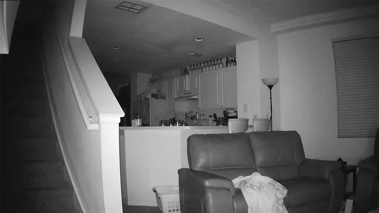 Ces parents seront surpris en visionnant la caméra de surveillance