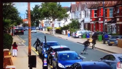 2 gangs se battent en pleine rue à Londres !!