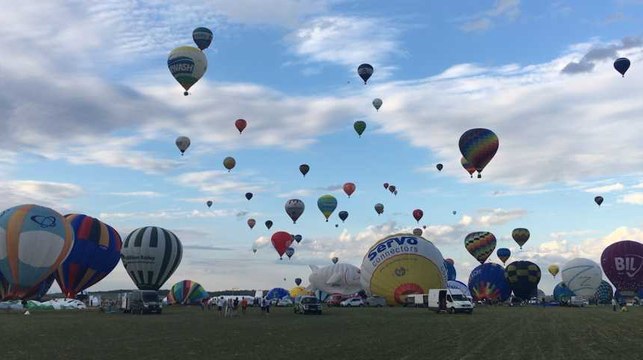 2 minutes de décollages de centaines de montgolfières