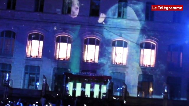 Vannes. Des pompiers très show au bal