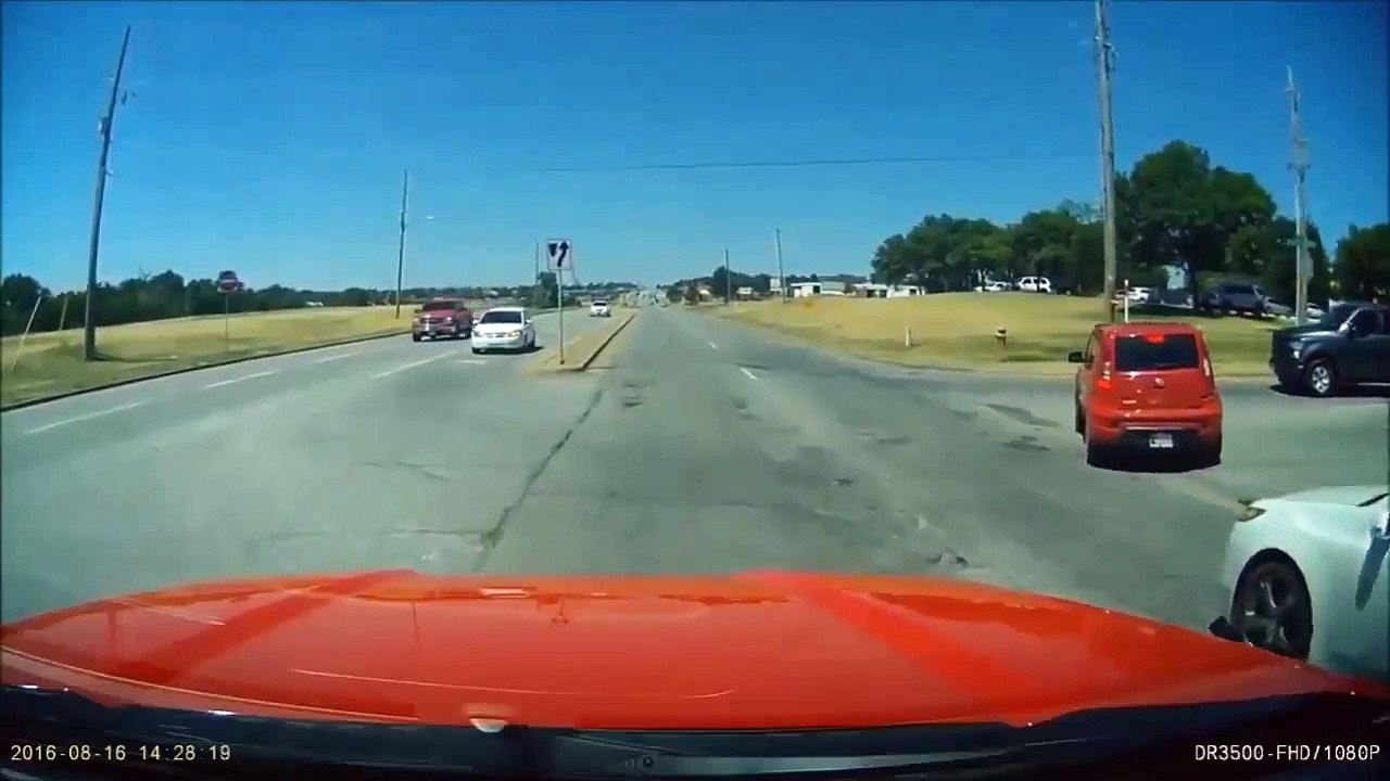 Car Crash very Shock dash camera 2017.4