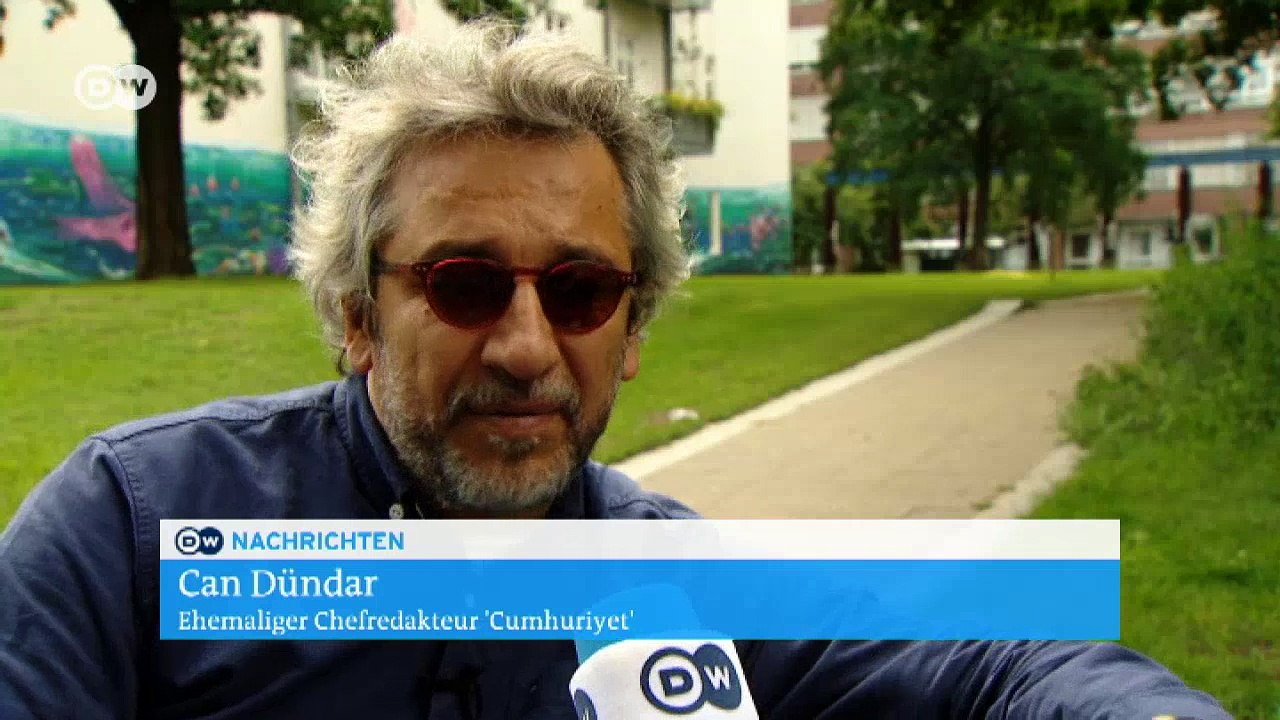 Prozess gegen 'Cumhuriyet'-Mitarbeiter beginnt | DW Deutsch