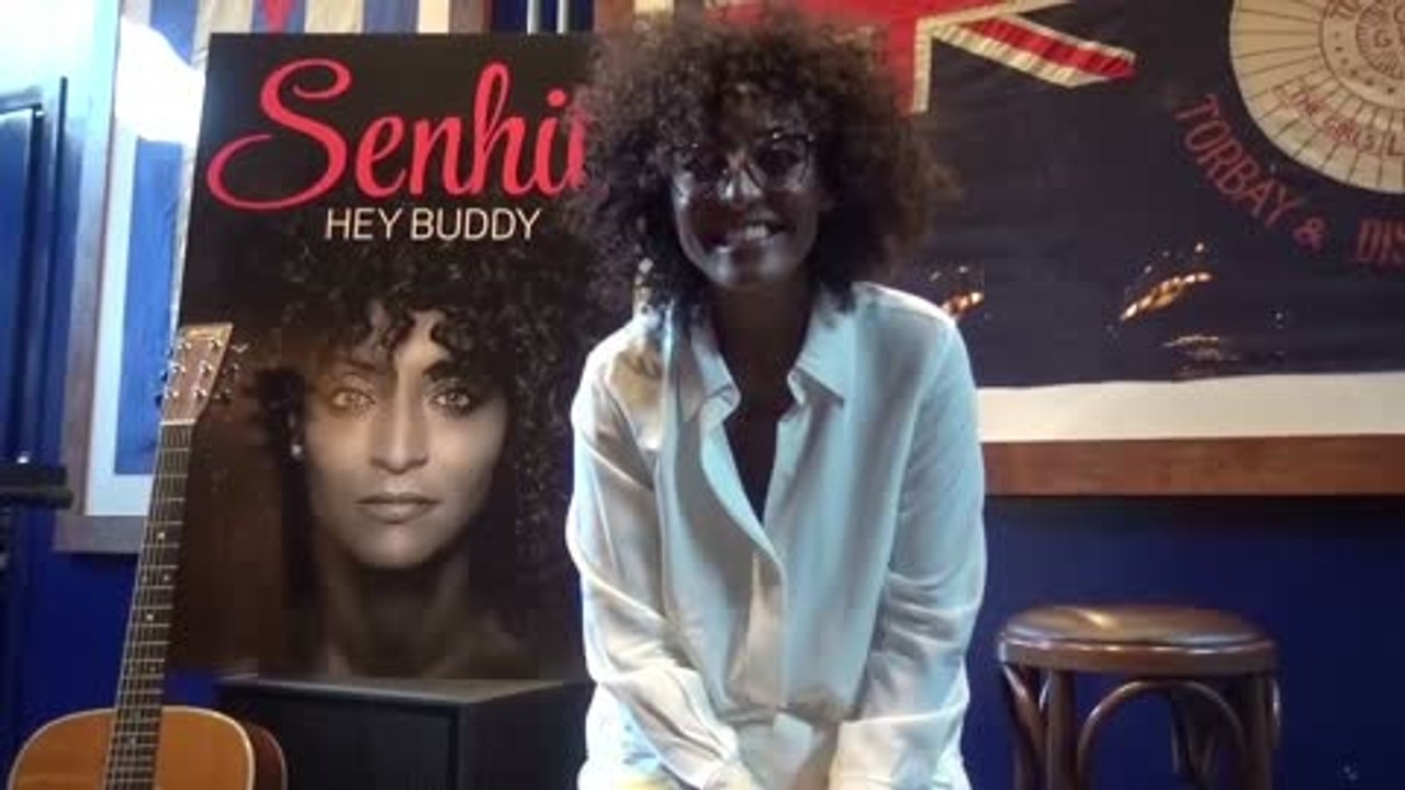 Hey Buddy: la nostra intervista a Senhit