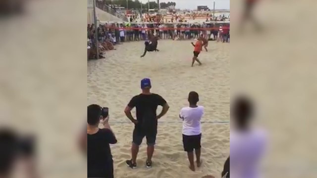 L'acrobatie de Ronaldinho au foot-volley