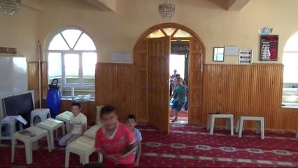 Öğrenciler Camileri İçin Pet Şişe Topluyor