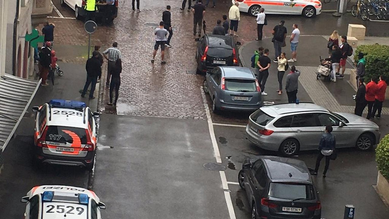 Schaffhausen: fünf Menschen mit Kettensäge verletzt, Täter auf der Flucht