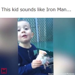 Ce gamin imite parfaitement Iron Man mais sans le vouloir