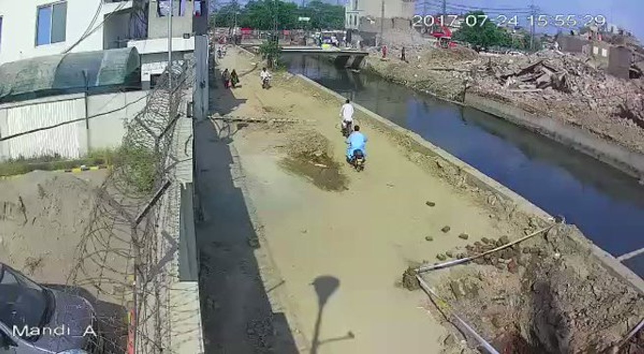 CCTV Footage Shows Moment Suicide Bomber Hit Lahore, Pakistan