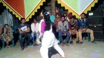 Bangla new videos 2016,বিয়ের গায়ে হলুদে মেয়েটির নাচ দেখে সবাই অবাক(360p)