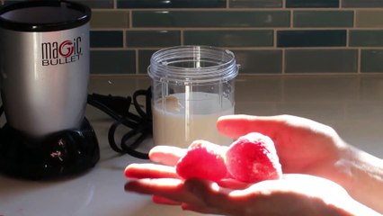 How To Make A Strawberry Smoothie With Banana