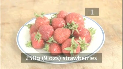 How To Make A Strawberry Smoothie With Milk And yogurt