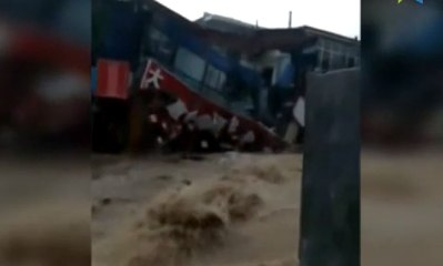 Banjir Lumpuhkan Lalu Lintas di Tiongkok