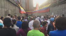Venezolanos celebran homenaje por los caídos en manifestaciones