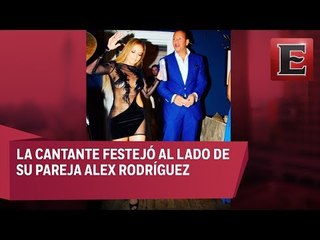 JLo festeja 48 años con vestido transparente