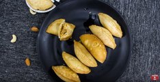 Gujiya Recipe | मावा गुझिया बनाने की विधि  | How To Make Mawa Gujiya At Home | Boldsky