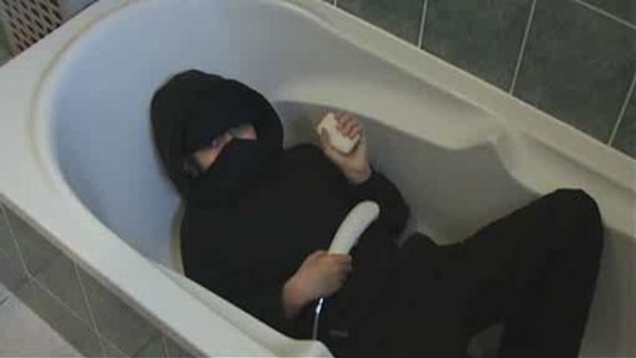 Parodie Shower Chaud (2007)