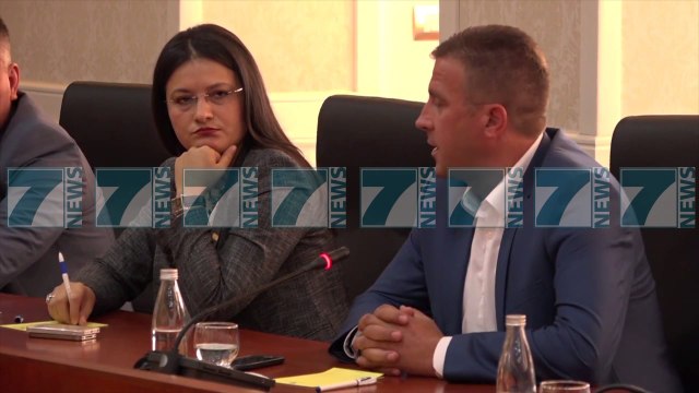 PARLAMENTI I KOSOVES KONSTITUOHET NE 3 GUSHT - News, Lajme - Kanali 10