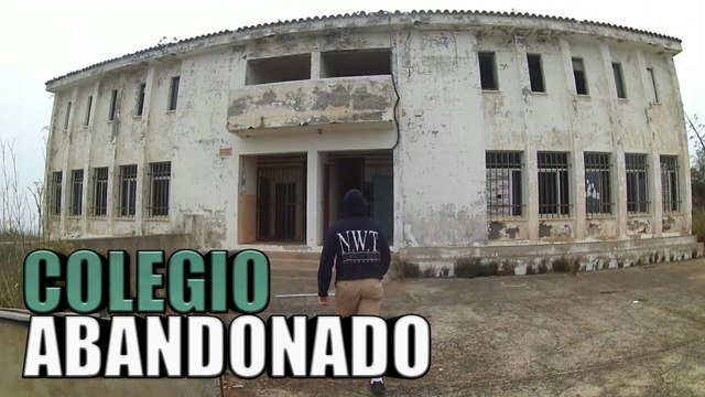 LUGARES ABANDONADOS - El Colegio ABANDONADO en medio de La Niebla - Exploracion Urbana - URBEX - Lugares Abandonados
