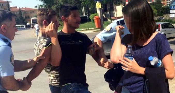 Bursa'da Parkta Dehşet Dakikaları! Tacize Uğradığı Zihinsel Engelli Gencin Elinden Zorla Alındı