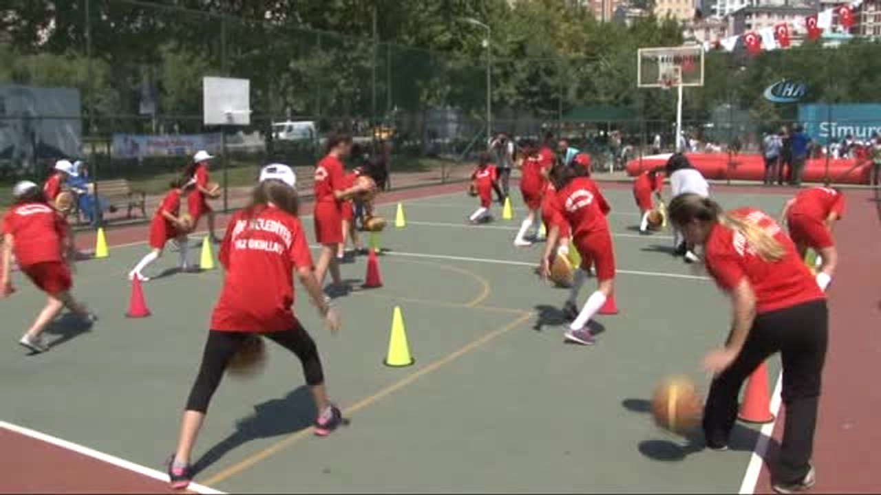 Simurg Yaz Spor Okulları Şenliği Eyüp'te Başladı