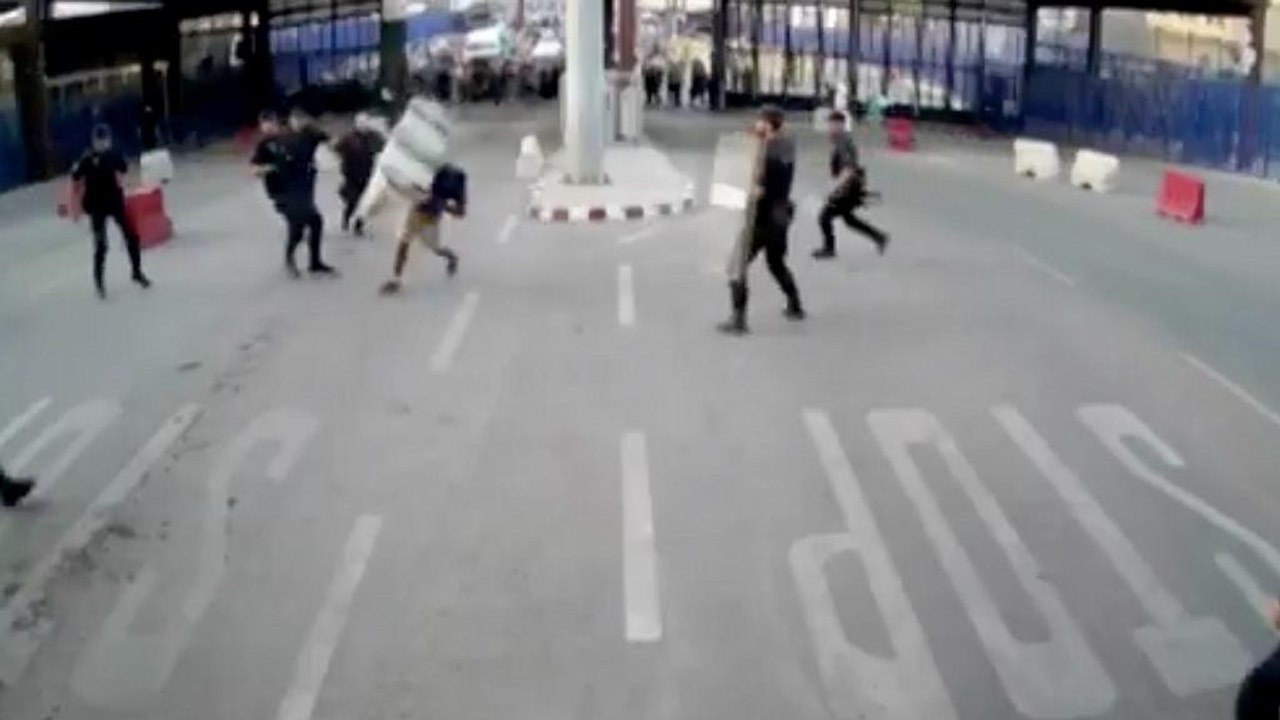Knife-wielding man wounds Spanish policeman at Melilla border