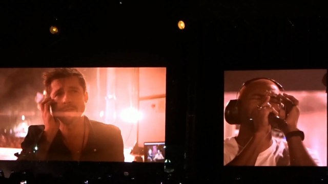 [Duplicate] Watch Frank Ocean Serenade Brad Pitt On Stage