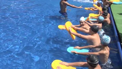 Özel 20 Bin Çocuk Yüzmeyi Küçükçekmece'de Öğrendi