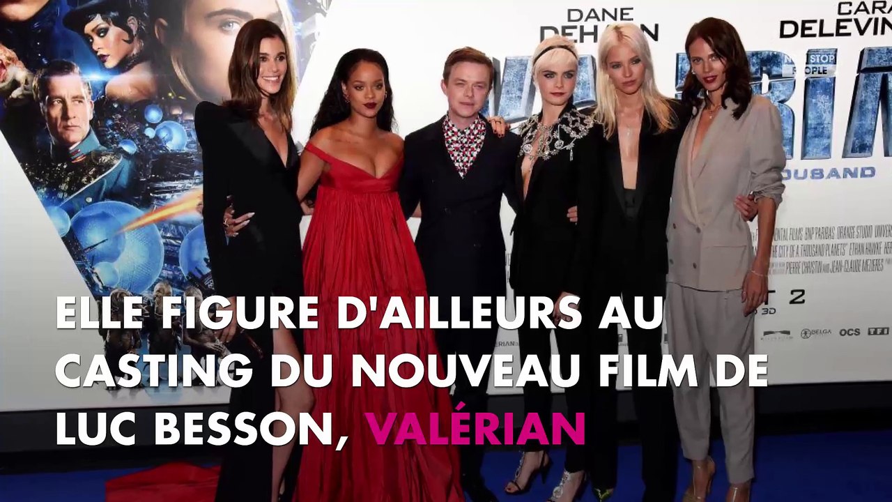 Rihanna a un décolleté impressionnant pour Vale...