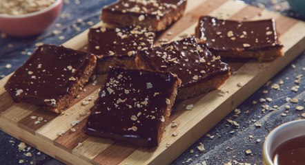 طريقة عمل ألواح الشوفان بزبدة الفول السوداني الصحية بالفيديو