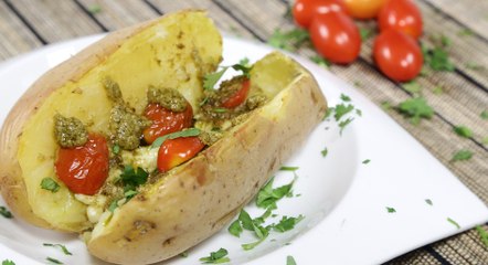 تعلمي كيفية عمل حلقات خبز النوتيلا والموز بالفيديو