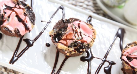 طريقة عمل مافن الشوكولاته بمكعبات المارشيميللو بالفيديو