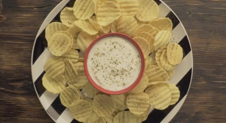 تغميسة اللبنة على الطريقة اللبنانية مع ليز سكوبس