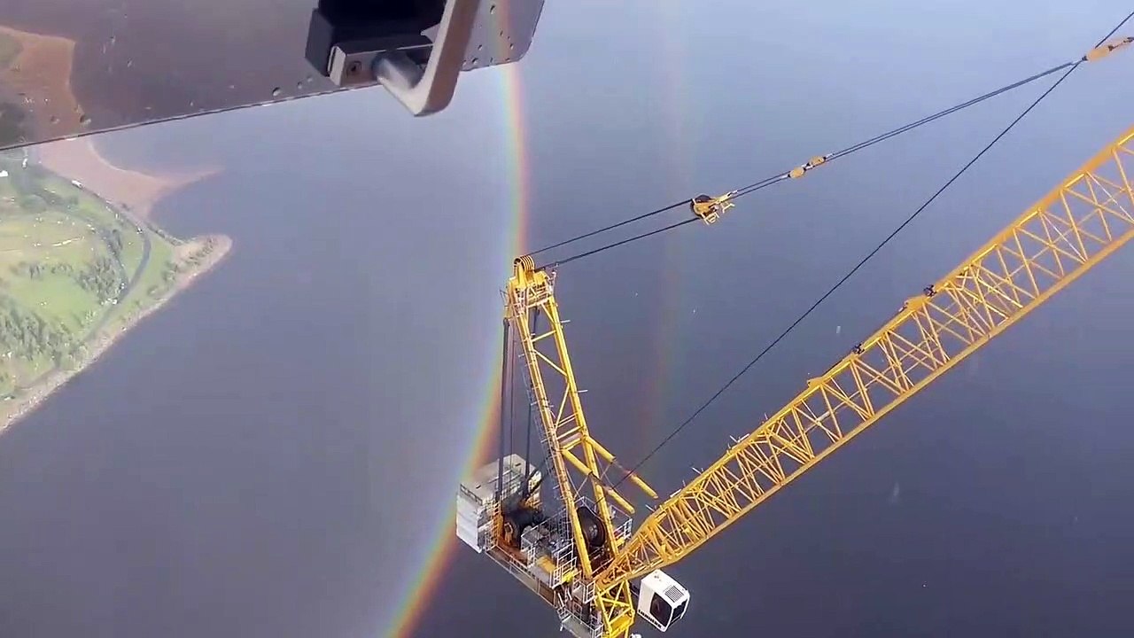 Ce conducteur de grue filme un arc en ciel circulaire du haut de sa cabine