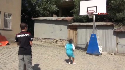 Hakkari Bakan Bak, Hakkarili Çocukları Sevindirdi