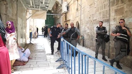 Mescid-i Aksa'nın Kapısında Namaz Kılan Cemaate Müdahale: 13 Yaralı