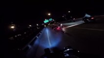 Un terrible délit de fuite lorsqu'un automobiliste fait tomber deux motards !!