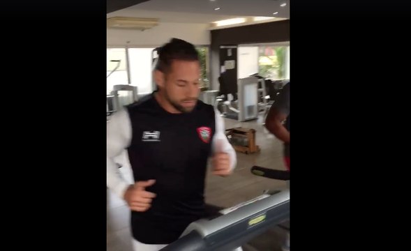 Les joueurs du RCT s'échauffent avant le premier entrainement en Argentine