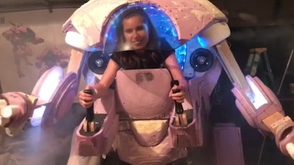 This CosPlay-Loving Dad Built His Daughter A Mech Suit
