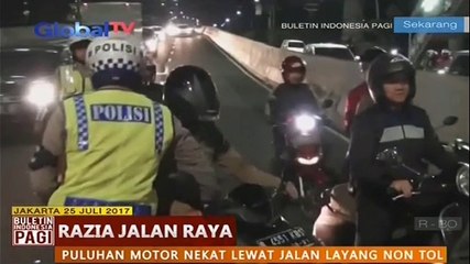 Puluhan Motor Nekad Lewat Jalan Layang Non Tol di Tebet Jakarta Selatan