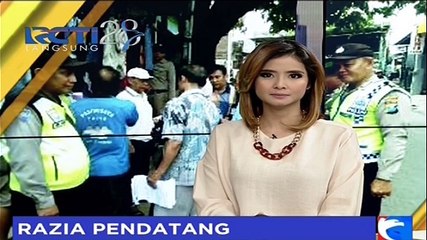 Petugas Razia Pendatang Baru di Jakarta