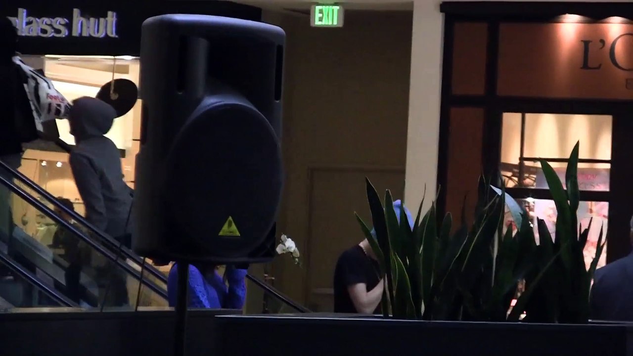 Justin Bieber Shows Selena Gomez A Little PDA At The Beverly Center [2012]